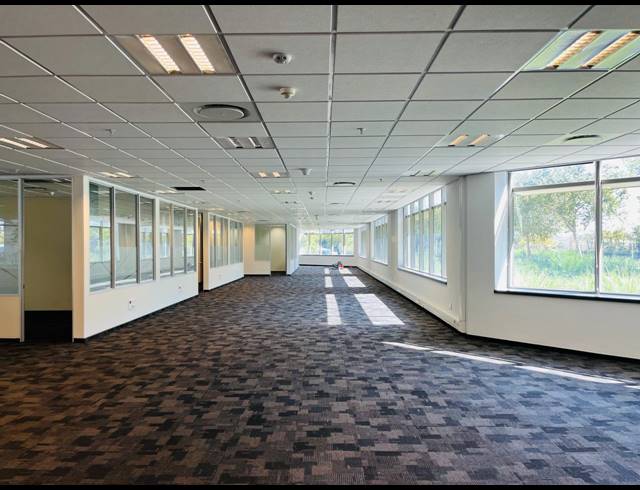 1,700M² OFFICE TO LET IN WATERFALL